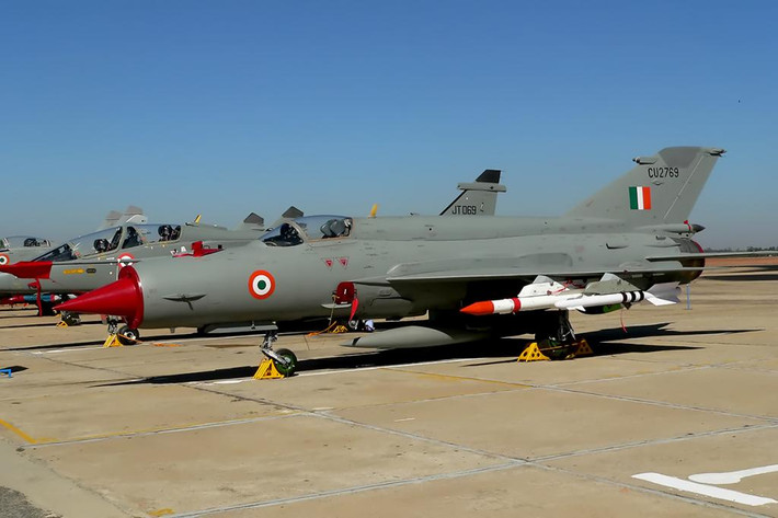 Tiêm kích đánh chặn MiG-21 được xem là dòng máy bay chiến đấu thành công nhất của Liên Xô trong Chiến tranh Lạnh, nó được hơn 50 quốc gia trên thế giới sử dụng. Thậm chí nhiều lực lượng không quân trên thế giới vẫn còn đang sử dụng loại máy bay này. Nguồn ảnh: Airliners