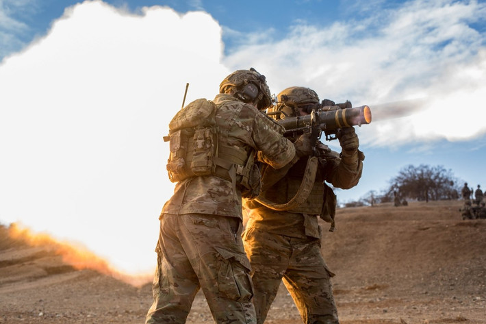 Đới với quân đội Mỹ, cuộc chiến ở Afghanistan được xem là một cuộc thử nghiệm lớn đối với Carl Gustaf. Nhờ Carl Gustaf quân đội Mỹ đã làm "làm mưa làm gió" trên chiến trương này. Tuy nhiên, tổng kết lại các dòng Carl Gustaf vẫn không thể vượt qua được cái bóng của RPG-7. Thiệt hại của RPG-7 gây ra cho Quân đội Mỹ tại Afghanistan hay Iraq còn nhiều hơn cả những gì Carl Gustaf thể hiện ở hai chiến trường này.