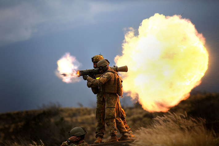 Tốc độ bắn tối đa của Carl-Gustaf M4 lên tới 6 viên mỗi phút. Tầm bắn hiệu quả đối với mục tiêu xe tăng tối đa 400 mét (tuỳ thuộc loại xe tăng). Trong khi đó tầm bắn hiệu quả với các mục tiêu bất động như công sự, nhà cửa, chiến hào,... có thể lên tới 1000 mét. Nguồn ảnh: Taticallife.