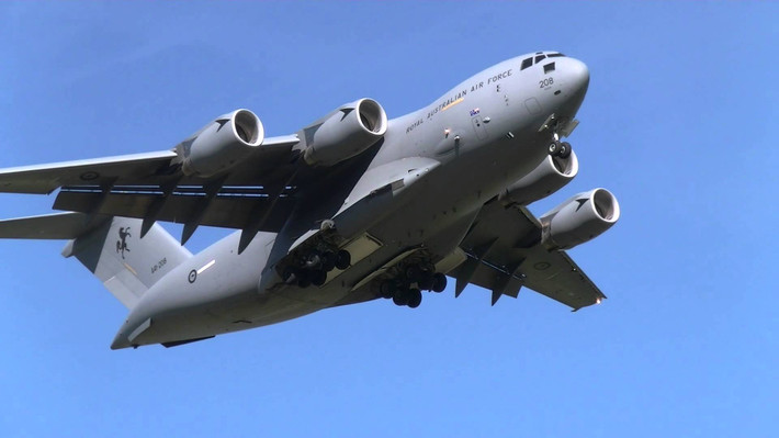 Siêu vận tải cơ C-17 có một kích thước rất lớn, dài tới 53m, sải cánh 51,75m, cao 16,8m, trọng lượng rỗng tới 128 tấn, trọng lượng tối đa tới 265 tấn. Nguồn ảnh: Wikipedia.