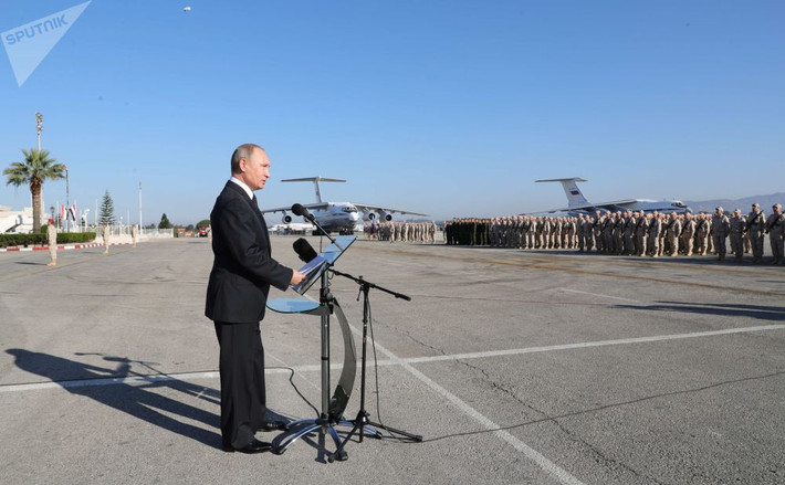 Tổng thống Nga Putin thăm căn cứ không quân Khmeimim ở Syria.