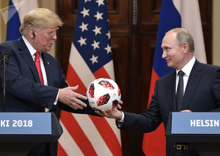 Tổng thống Hoa Kỳ Donald Trump và Tổng thống Nga Vladimir Putin trong hội nghị thượng đỉnh Nga-Mỹ tại Helsinki