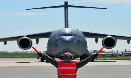 C-17A Globemaster III - loại máy bay vận tải hạng nặng nhất của không quân Mỹ có giá vận hành vào khoảng 16.200 USD cho mỗi giờ bay. Nguồn ảnh: BI.
