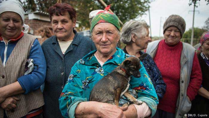 Trước khi xung đột miền đông Ukraine nổ ra, thị trấn Zhovanka có 1.000 người sinh sống, nhưng nay chỉ còn khoảng 100 người. Đã 3 tháng nay, người dân nơi này sống trong cảnh không có điện và khí đốt. Ảnh DW