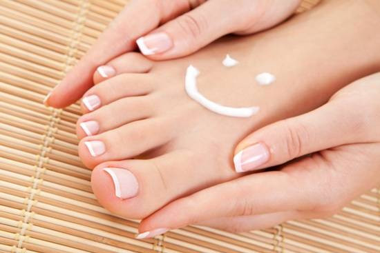 Đây chính là 1 trong 3 tướng bàn chân có tài có phúc của phụ nữ. Vậy nên chẳng có gì lạ khi họ có một cuộc sống đáng ngưỡng mộ: Chồng giàu, có sự nghiệp riêng, gia đình hạnh phúc. (Thông tin trong bài viết chỉ mang tính chất tham khảo, chiêm nghiệm).