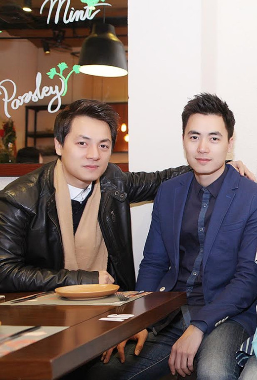 Nam ca sĩ Đăng Khôi có một cậu em trai tên là Đăng Nguyên. Nếu như Đăng Khôi là một nghệ sĩ nổi tiếng ít scandal thì em trai lại là người từng gây xôn xao trên mạng xã hội khi bị vợ cũ tố ngoại tình. Hiện, Đăng Nguyên đang có cuộc sống hạnh phúc bên vợ thứ hai.