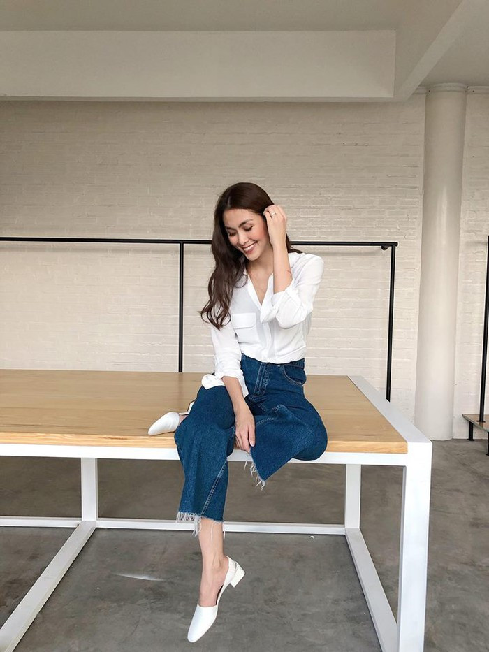Tăng Thanh Hà được khen như nữ sinh khi kết hợp: "Quần jean xanh và áo sơ mi trắng...", mở đầu tin sao Việt