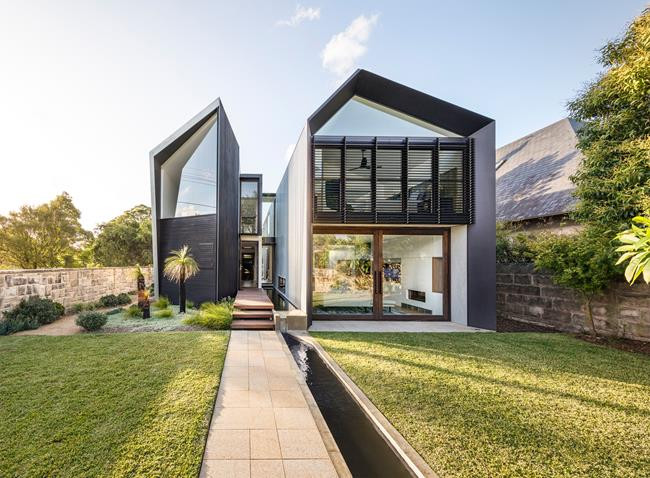 Công trình kiến trúc này có tên gọi Iron Maiden House, tọa lạc tại Longueville, bờ Bắc của thành phố Sydney, Úc.