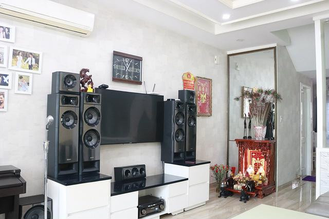Có niềm đam mê lớn với âm nhạc nên anh đã đầu tư dàn loa 'khủng' để giải trí và luyện thanh - Ảnh: Internet
