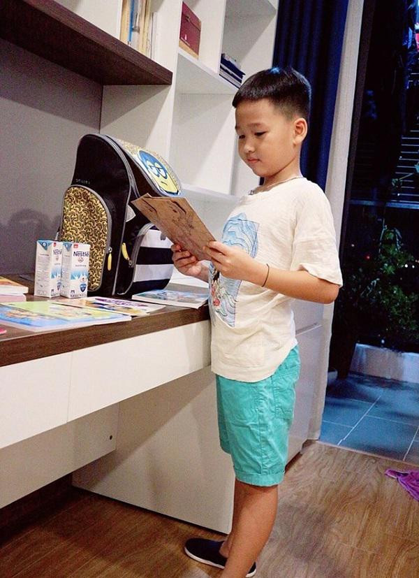 Dù chỉ mới chuyển lên Hà Nội học nhưng con trai Bảo Thanh đã bắt nhịp vô cùng tốt với các bạn.