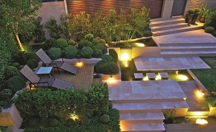 Chiếu sáng cho sân vườn cần căn cứ vào cả công năng và thẩm mỹ, đặc điểm riêng của công trình kiến trúc và sân vườn.