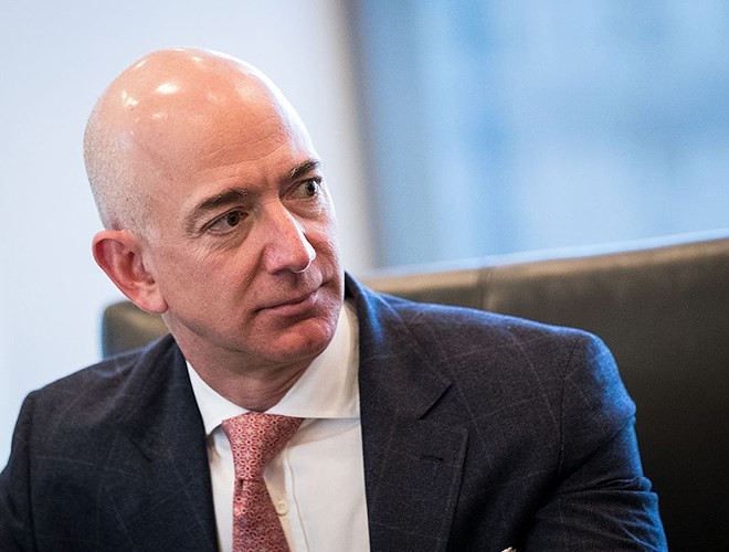 Ngoài việc nổi danh với sự khắt khe dành cho nhân viên, CEO của Amazon, trang thương mại điện tử lớn nhất thế giới - Jeff Bezos còn được biết đến bởi thú tiêu tiền lạ đời của mình.