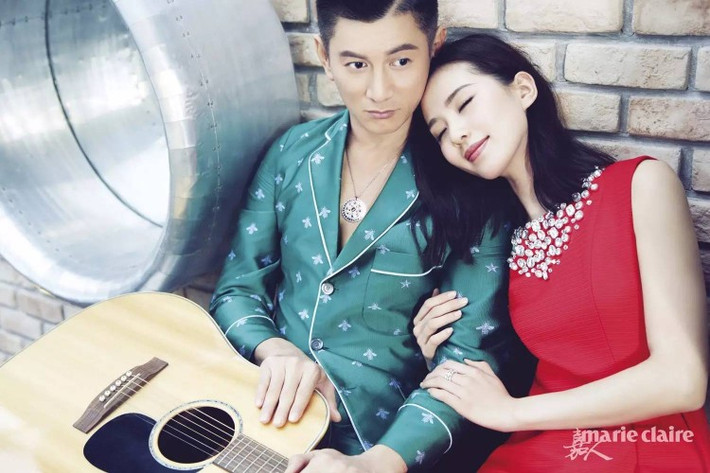 Lưu Thi Thi Lưu Thi Thi - Ngô Kỳ Long cũng là một cặp đôi “phim giả tình thật” nổi tiếng khắp showbiz Hoa ngữ. Trong bộ phim “se duyên” Bộ bộ kinh tâm, Tứ gia và Nhược Hi không thể đến với nhau thì ngoài đời, họ cũng viết nốt cho mình một cái kết hạnh phúc. Năm 2015, Lưu Thi Thi và Ngô Kỳ Long chính thức trở thành vợ chồng hợp pháp và sau đó 1 năm, họ tổ chức đám cưới linh đình ở Bali. Đến nay fan hâm mộ cũng hy vọng “Long - Thi” sớm có tin mừng mang thai để gia đình nhỏ của họ thêm trọn vẹn.