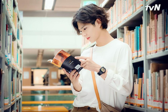 Tạo hình của Park Bo Gum với mái tóc dài, bồng bềnh trong "Encounter" đã hoàn toàn chinh phục người hâm mộ.