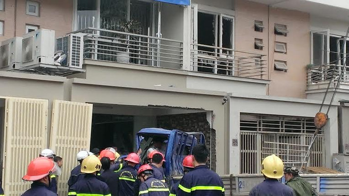 Hàng trăm cảnh sát đã được huy động để tìm kiếm thu gom những mảnh cơ thể người bị nạn.