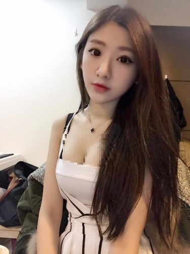 Cô nàng này nổi tiếng với câu nói trên trang cá nhân: "Nếu em là một nữ sinh... anh có yêu em không?" khiến bao người hâm mộ phải xao xuyến.(Ảnh: Dân Việt)