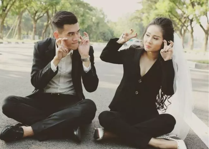 Cặp đôi khi ấy được ngưỡng mộ vì liên tục dành cho nhau những cử chỉ tình cảm trên cả sân cỏ và đời thường.