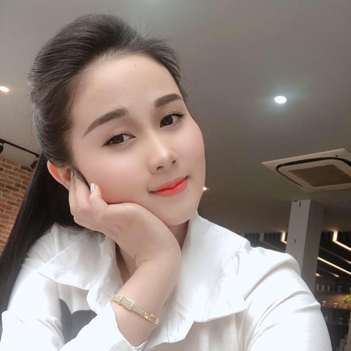 Dù làm mẹ và công việc bộn bề tuy nhiên cô giáo dạy múa xứ Nghệ vẫn giữ được vẻ đẹp trẻ trung, tươi tắn.