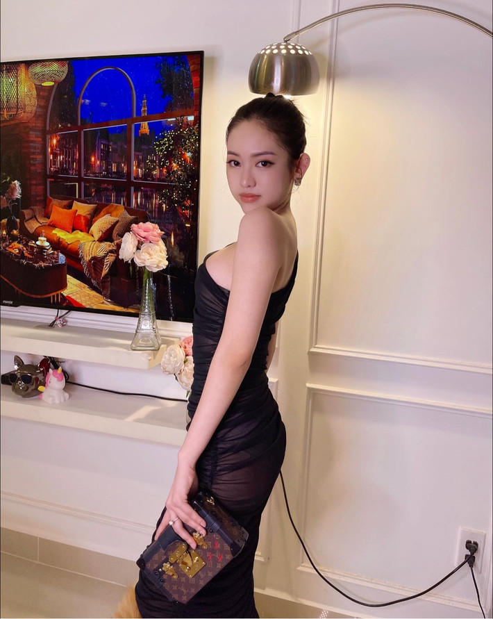 Từ sau tai tiếng liên quan đến thiếu gia Phan Thành, hot girl Thúy Vi đã thực sự "đổi đời", cô mua được căn hộ sang trọng, kiếm được nguồn thu nhập không hề nhỏ từ việc bán hàng online,...