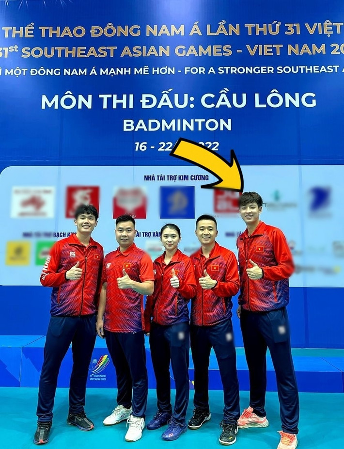 Nhờ có được ngoại hình sáng này mà anh chàng nhận được rất nhiều lời mời làm mẫu ảnh và còn từng xuất hiện trong MV của Suni Hạ Linh.
