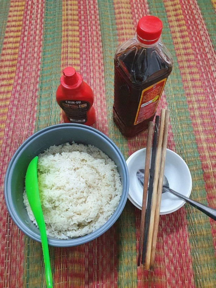 Ai đã từng trải qua quãng thời gian sinh viên chắc chắn sẽ không quên được sự khác nhau giữa bữa cơm đầu tháng và cuối tháng.