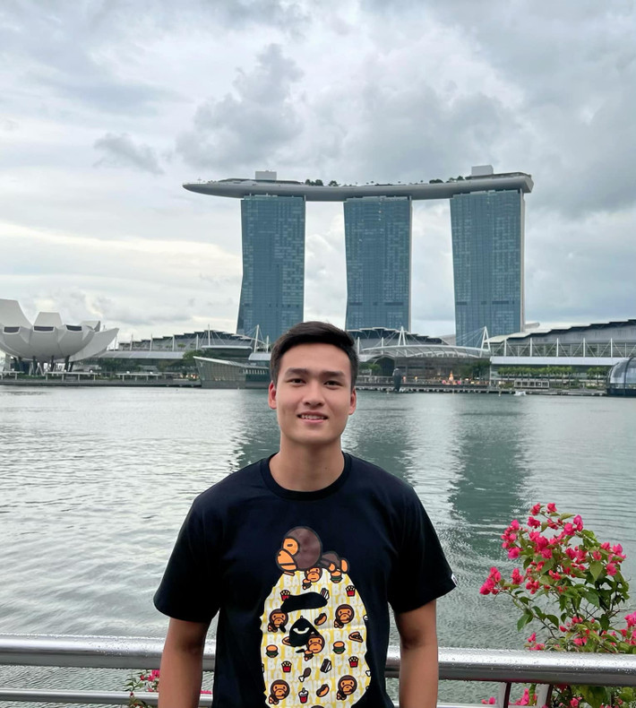 Trong những lần được trao cơ hội ở đội tuyển Việt nam, Việt Anh cho thấy khả năng chơi bóng chắc chắn và được dự đoán sẽ sớm trở thành trụ của đội tuyển.