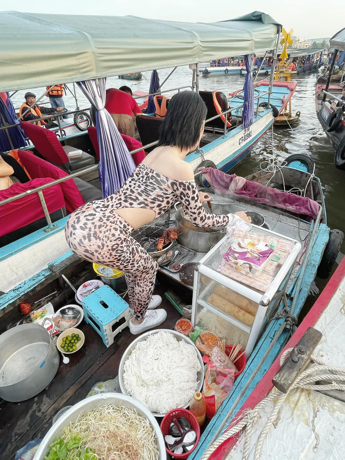 Trần Đức Bo thu về nhiều ý kiến trái chiều, từ chia sẻ nhằm mục đích đùa vui đến chỉ trích vì cảm thấy quá lố.