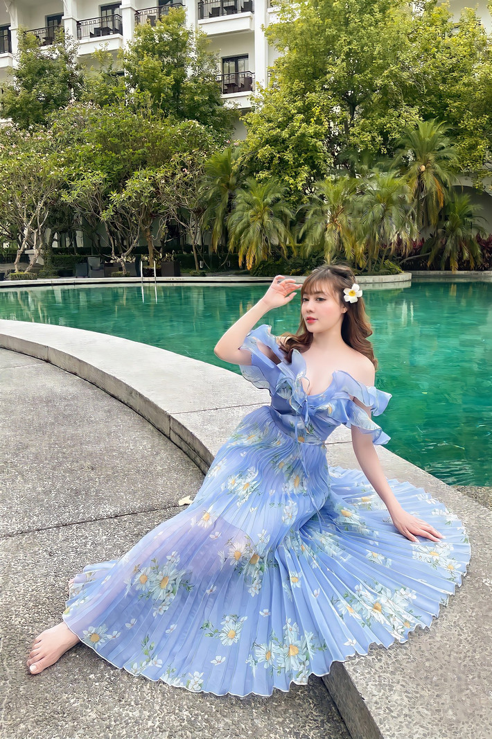Ngoài những lúc lên giảng đường, cô dành thời gian cho gia đình, tìm niềm vui bên bạn bè và những chuyến du lịch. Ảnh: FBNV