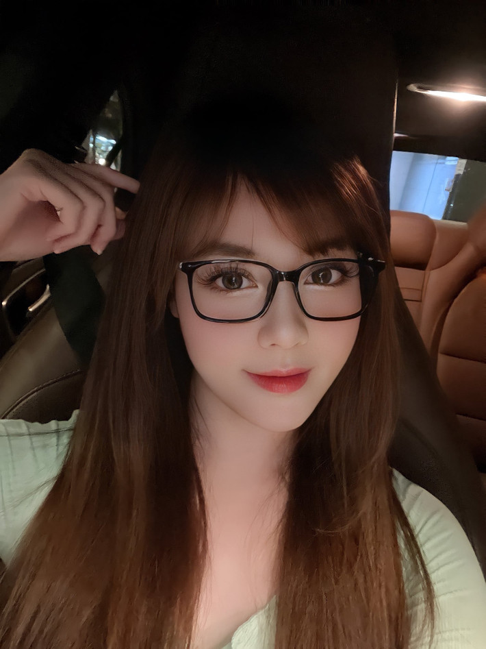 Ngoài nhan sắc trẻ trung, thăng hạng hơn so với trước, công việc của Hà My cũng thuận lợi và gặt hái được nhiều thành công hơn.