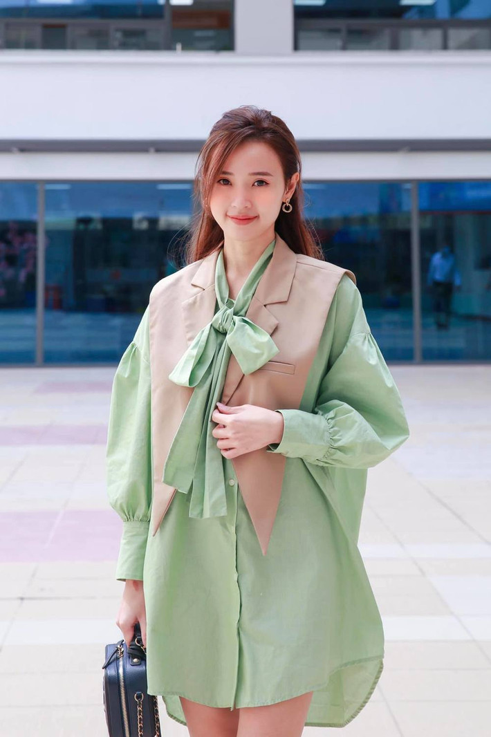 Bên cạnh hoạt động nghệ thuật, Midu còn là giảng viên tại một trường đại học và doanh nhân thành công trong lĩnh vực thời trang và bất động sản.