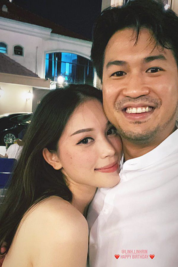 Suốt khoảng thời gian bên nhau, ngoài thường xuyên phát "cẩu lương" mệt nghỉ, được Phillip Nguyễn cưng chiều, Linh Rin còn gây chú ý khi rất được lòng gia đình nhà chồng tương lai.