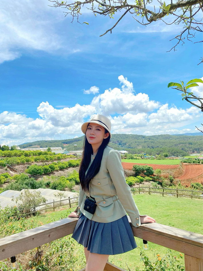 Có thể thấy dù sau nhiều năm MC Tú Linh vẫn còn được nhớ đến nhiều với danh xưng “hot girl M.U”. Ảnh: FBNV