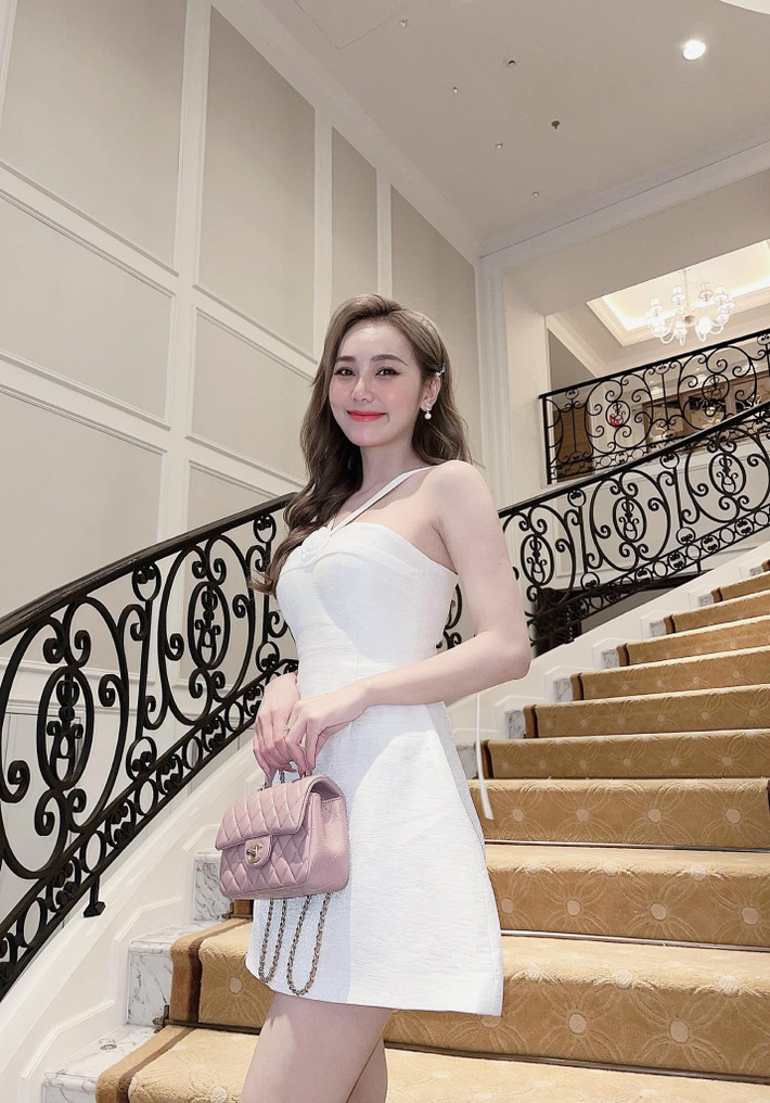 Mới đây, chương trình Người Ấy Là Ai 2022 ngầm hé hộ về nữ chính sẽ xuất hiện trong tập 3, cô gái này là gương mặt thân quen và khá nổi tiếng trên MXH.