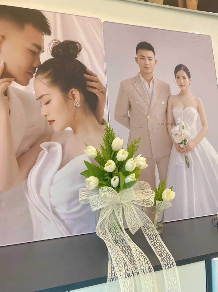 Theo hình ảnh chia sẻ, tất cả đều đã được trang hoàng xong xuôi, chỉ còn chờ mỗi giờ đẹp, ngày đẹp cử hành nghi lễ.