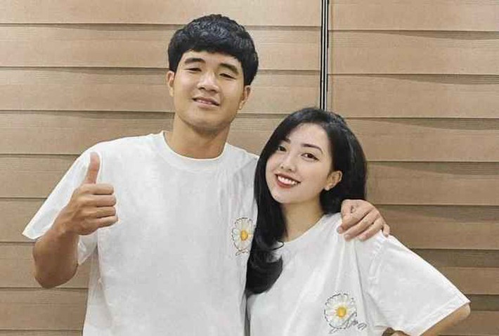 Trước đó vào ngày 22/2/2022, cặp đôi làm lễ ăn hỏi và lễ thành hôn tại quê nhà cô dâu (Bắc Giang).