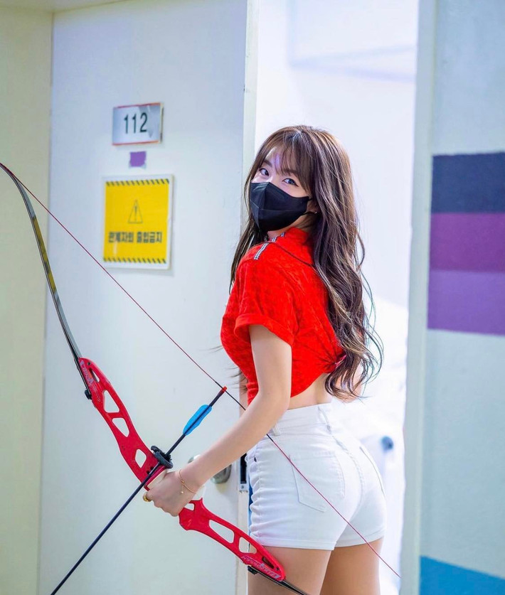 Ji Hyun An được mệnh danh là " nữ thần cổ vũ" môn bóng chày, bóng rổ,... sở hữu gần 250 nghìn người hâm mộ trên trang instagram cá nhân.