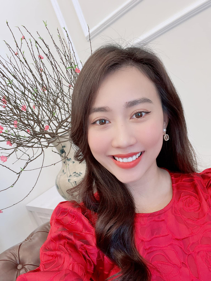 Sau khi chia tay hiện tại Huỳnh Hồng Loan gây chú ý hơn về nhan sắc ngày càng thăng hạng.