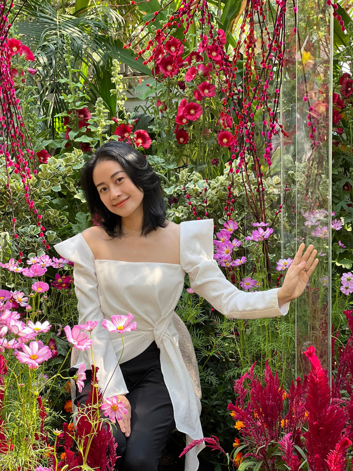 Dù đã làm mẹ và tuổi ngoài 30 thế nhưng Phí Linh vẫn giữ cho mình nhan sắc trẻ trung, tươi tắn.