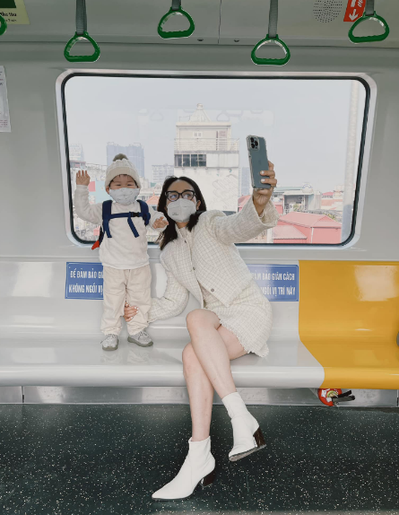 Cô trở thành MC được yêu thích nhất nhì ở VTV. Có thể nói, hiện tại Phí Linh cũng là một trong những MC đắt show nhất miền Bắc.