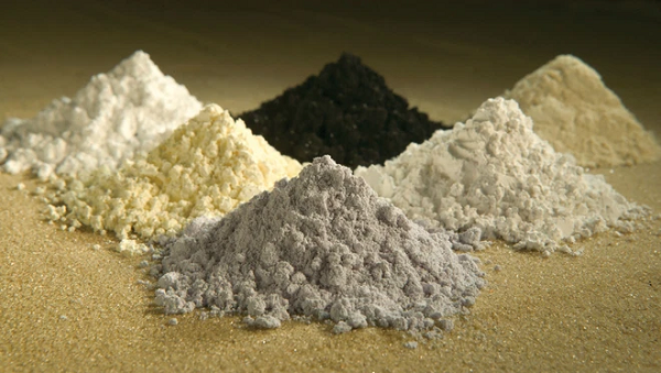Hiện nay, Trung Quốc là nhà cung cấp đất hiếm lớn nhất thế giới. Việt Nam hiện là quốc gia đứng thứ 2 trên thế giới với trữ lượng khoảng 22 triệu tấn, xếp sau là Brazil với 21 triệu tấn.