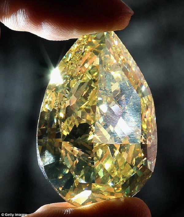 Tuy nhiên sự thay đổi trong thẩm mỹ của giới khách hàng xa xỉ đối với các loại kim cương màu, trong khi giá kim cương trắng tăng quá cao, đã giúp cho những viên đá màu vàng càng thêm sức hút.
