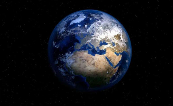 Theo định nghĩa của NASA, North Polar Spur và Fan Region là 2 cấu trúc sáng rực rỡ dưới ánh sáng vô tuyến hoặc tia X, vốn là một phần của "bong bóng nóng" giữa các vì sao được tạo ra bởi gió của các ngôi sao trẻ, nóng và một số vụ nổ siêu tân tinh.