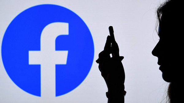 Một số nhân viên Facebook giấu tên đã chia sẻ với Reuters trước đó rằng, họ tin rằng sự cố ngưng hoạt động là do lỗi nội bộ trong cách chuyển lưu lượng truy cập Internet đến hệ thống máy chủ.
