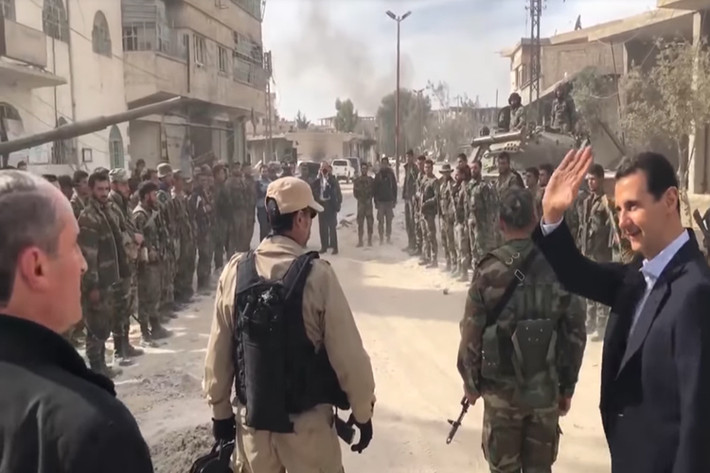 Tổng thống Syria đã có lời động viên các binh sĩ đang chiến đấu tại đây và khẳng định vai trò trung tâm của họ trong việc loại bỏ các phần tử và tổ chức khủng bố ra khỏi Syria. Ảnh: PresidencySy.
