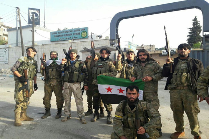 Hình ảnh các binh sĩ FSA bên trong Afrin tại những vị trí người Kurd bỏ lại. Ảnh: South Front.