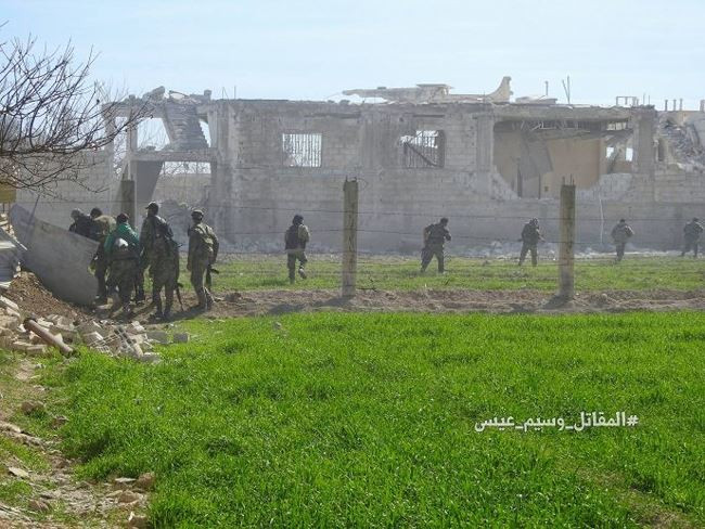 Sau những trận giao chiến kinh hoàng, quân đội Syria đập tan khả năng phòng thủ cuối cùng của Jaysh Al-Islam, tiến vào thị trấn Uataya và 2 thị trấn liền kề là An-Nashabiyah và Hazrama. Ảnh: Truyền thông Quân đội Syria.