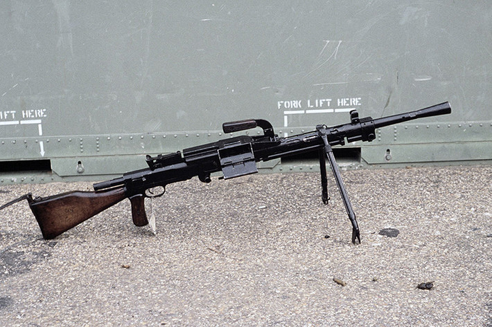 Lịch sử phát triển của súng máy Type 67 bắt đầu từ đầu những năm 1960, khi Quân đội Trung Quốc tìm ứng cử viên thay thế cho hai dòng súng máy Type 53 (SG43) và Type 57 (SGM). Bản thân Type 67 được xem là sự kết hợp giữa súng máy Degtyaryov DP và SG-43 Goryunov do Liên Xô phát triển trước đó. Nguồn ảnh: