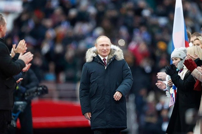Tổng thống Nga Putin tới dự một sự kiện tập hợp lực lượng những người ủng hộ ông, tổ chức ở sân vận động Luzhniki tại trung tâm thủ đô Moscow vào hôm 3/3. Ảnh: AP.