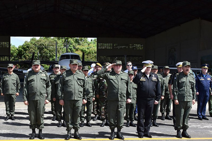 Trong ảnh, các tướng lĩnh cấp cao của cả Nga và Nicaragua tại buổi lễ chuyển giao các máy bay đã qua sử dụng. Nguồn ảnh: Arms-Expo