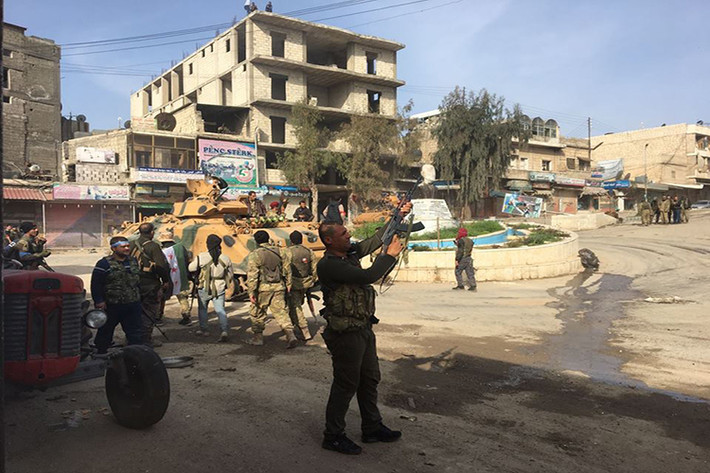 Trong diễn biến tình hình phức tạp trong khu vực Afrin, có thể dự đoán được chiến lược của một liên minh lớn hơn trong tương lai của ý đồ chia cắt Syria. Thổ Nhĩ Kỳ đang thực hiện chiến lược sử dụng các chiến binh Hồi giáo cực đoan, tiêu diệt lực lượng dân quân người Kurd YPG và giành quyền kiểm soát các khu vực do người Kurd quản lý. Ảnh: South Front.